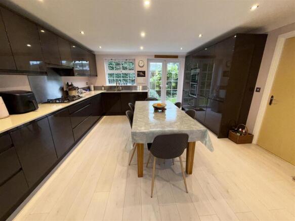 KITCHEN/ DINER/ FAMILY ROOM