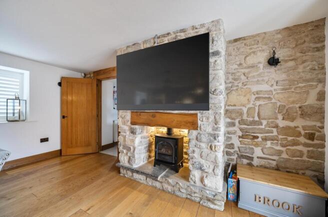 5 bed Detached for sale Image 12