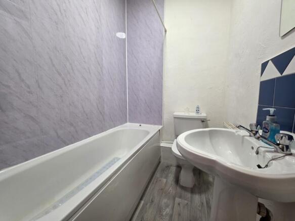 2 bed End of Terrace to rent Image 4