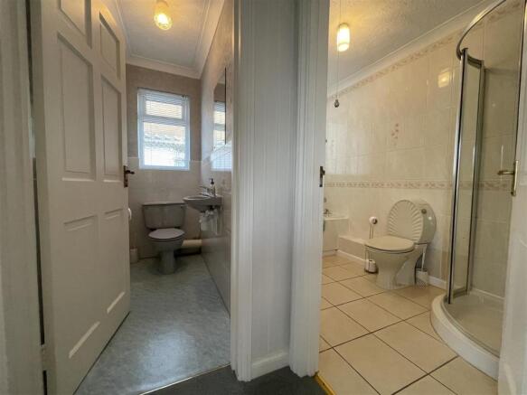 SEPARATE WC