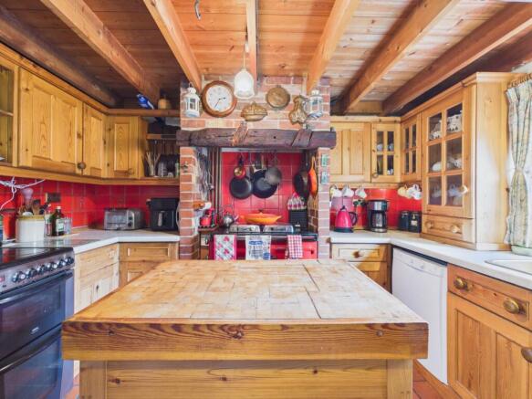 Kitchen & Dining