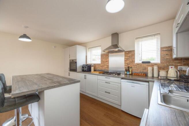 4 bed Detached for sale Image 6