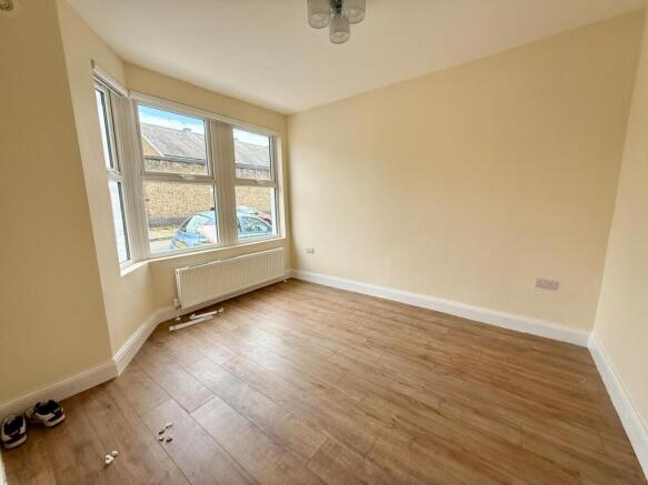 Newly Refurbished 3-bedroom Terraced House near P