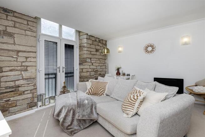 2 bed Apartment for sale Image 7