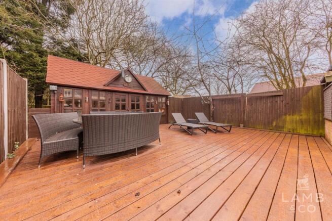 SUMMER HOUSE: