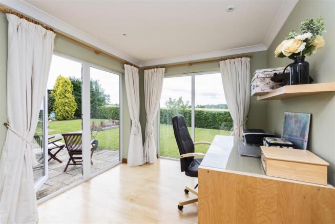 4 Goold Close, Corston, BA2 9AF-11.jpg