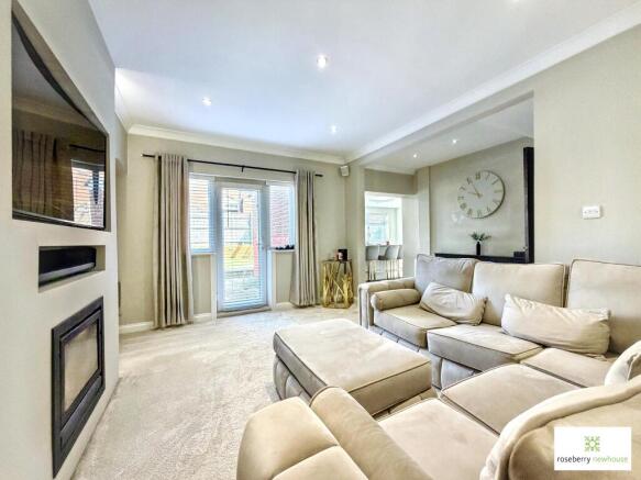 3 bed Semi-Detached for sale Image 8