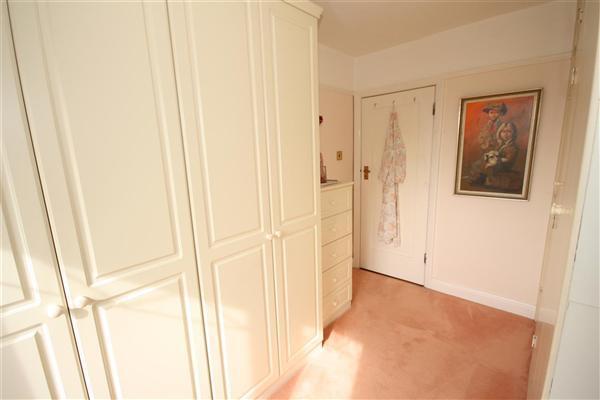 DRESSING ROOM