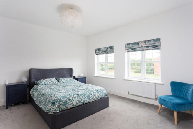 5 bed Detached for sale Image 9