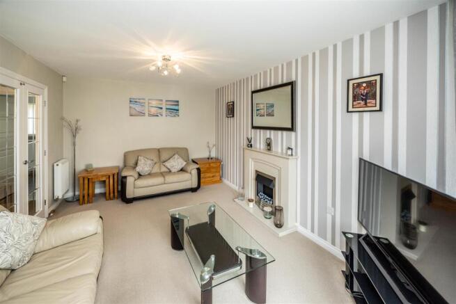 4 bed House for sale Image 4