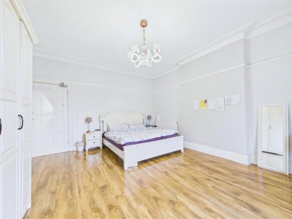 7 bed Semi-Detached for sale Image 11