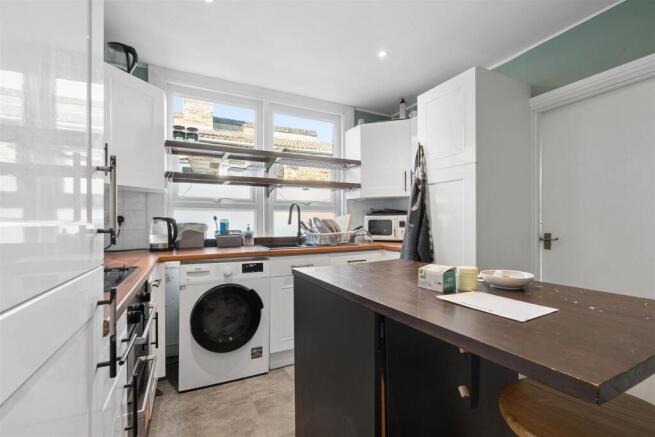 82a Fountain Road SW17 kitchen 2.jpg