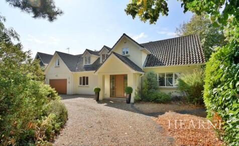 Wight Walk, West Parley, Ferndown, BH22