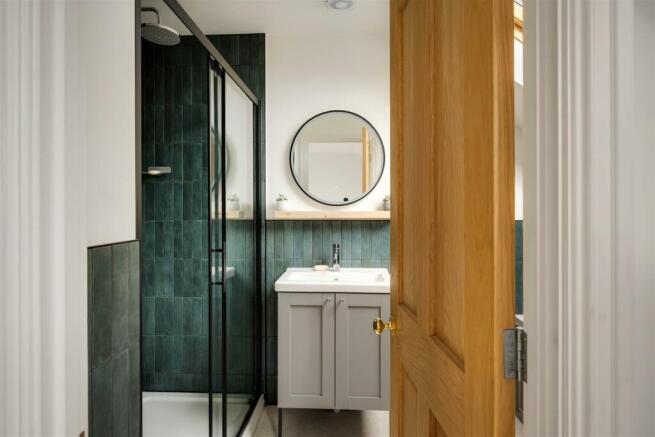 Ensuite loft.jpg