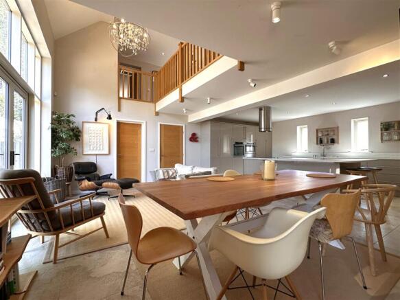 Open-Plan Living/Dining Space 863