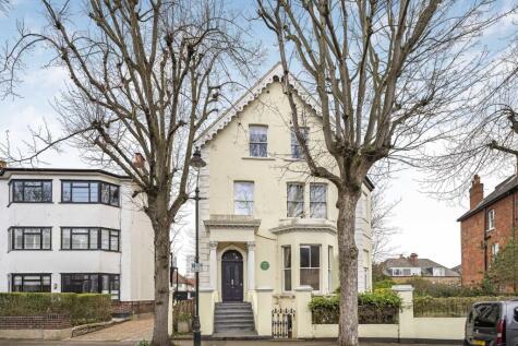 Avenue Crescent, London, W3