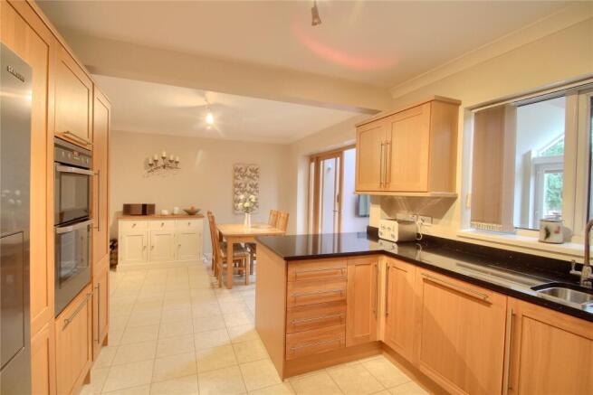 4 bed Detached for sale Image 9