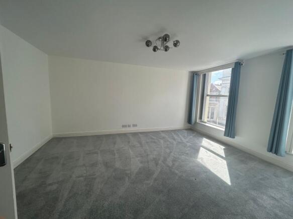 3 bed Maisonette to rent Image 7