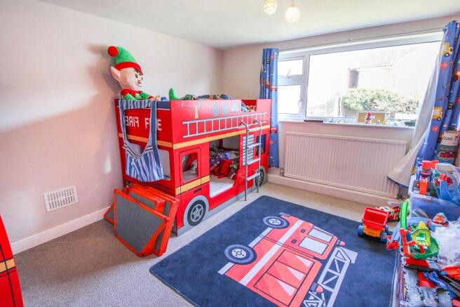 4 bed Bungalow for sale Image 11