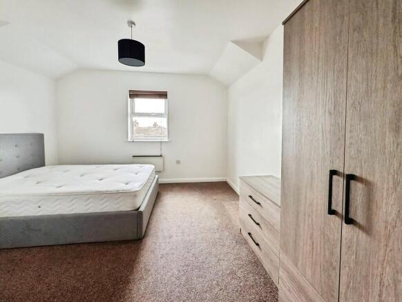 2 bed Apartment to rent Image 8