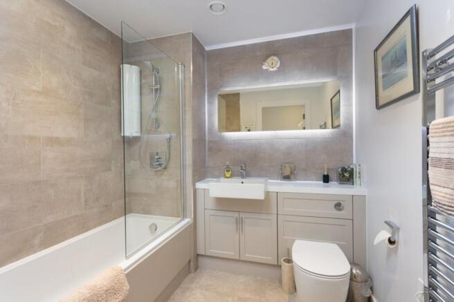 3 bed Apartment for sale Image 7