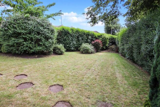 SIDE GARDEN