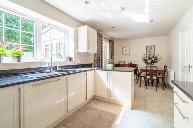 4 bed Detached for sale Image 5