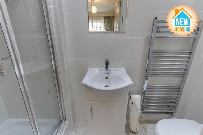 EN SUITE: