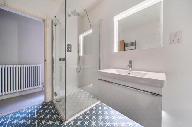 2 bed Mews to rent Image 11