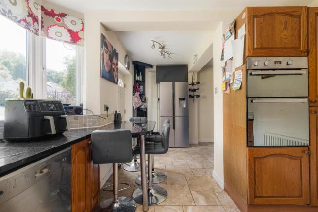 4 bed Semi-Detached for sale Image 7