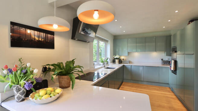 Dual Aspect Kitchen/Dining Room