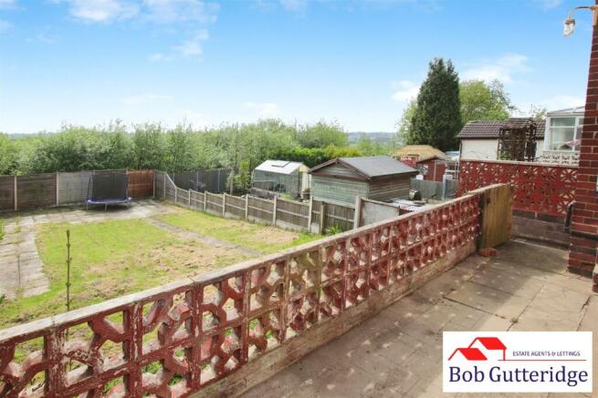 LARGE ENCLOSED REAR GARDEN