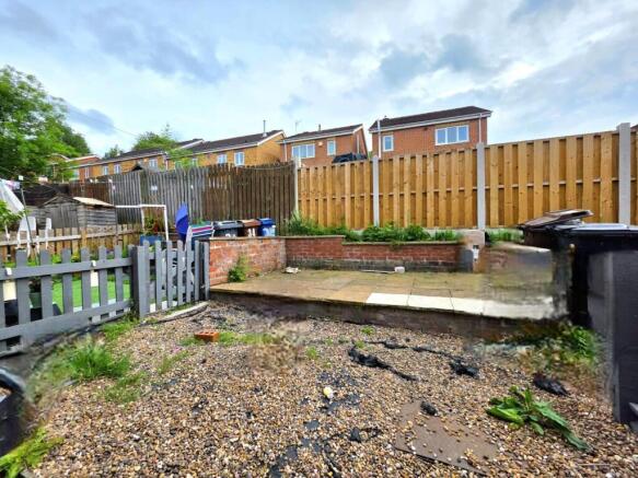 2 bed Terraced to rent Image 7