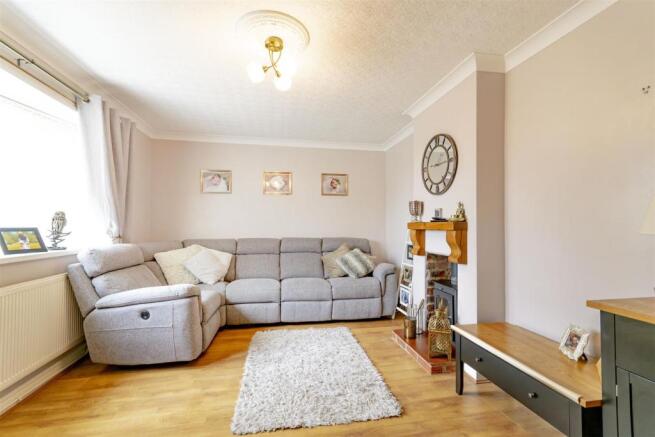 [] - 27 Mount Crescent_0204-HDR copy.jpg