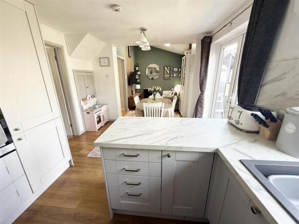 KITCHEN/ DINER/ SNUG