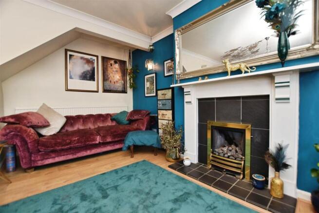 2 bed Semi-Detached Bungalow for sale Image 9