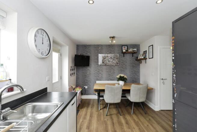 3 bed Semi-Detached for sale Image 5