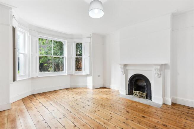 52 Loftus Road, Basement Flat, W12 7EN-4.jpg
