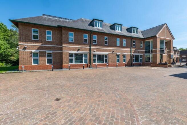 Chertsey Gate185.jpg