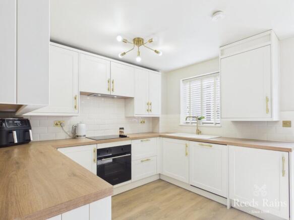 3 bed Semi-Detached for sale Image 6