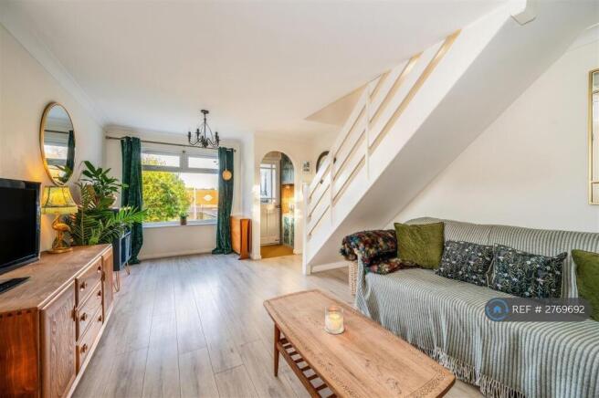 Spacious Bright Lounge