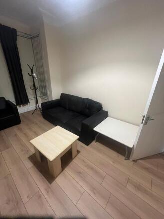 4 bed Terraced to rent Image 4