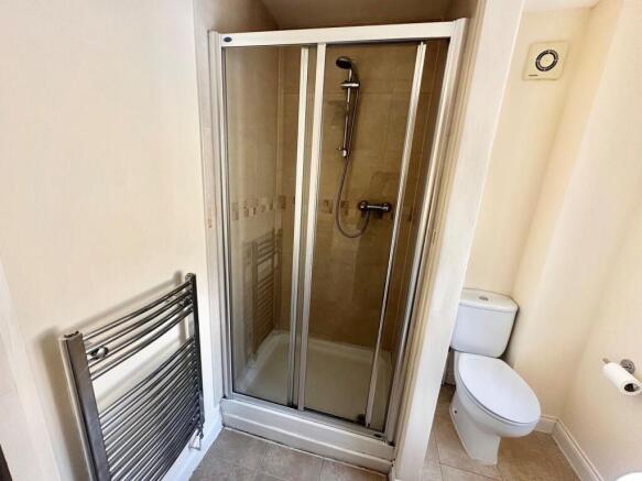 4 bed Town House to rent Image 4