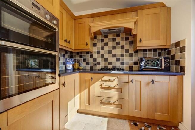 2 bed Terraced for sale Image 9
