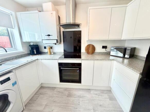 3 bed Semi-Detached for sale Image 9