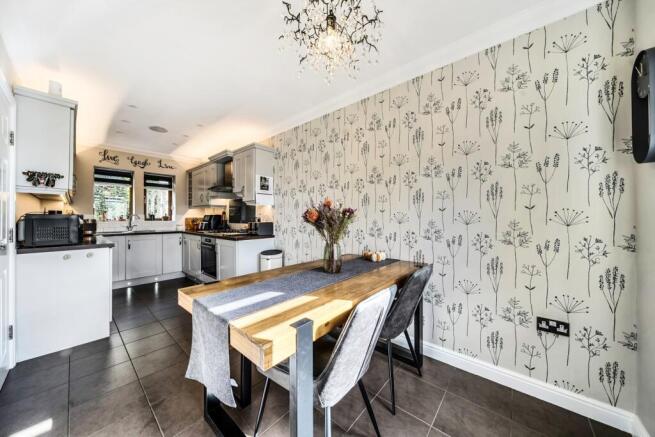4 bed Detached for sale Image 7