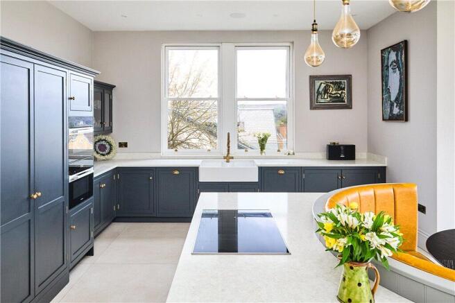 6 bed Detached for sale Image 7