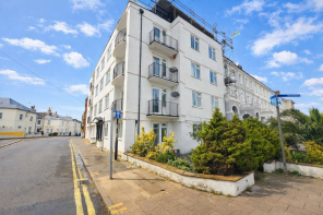Flat 2, 37 Delamere Court, Hyde Road, Eastbourne BN21 4SP
