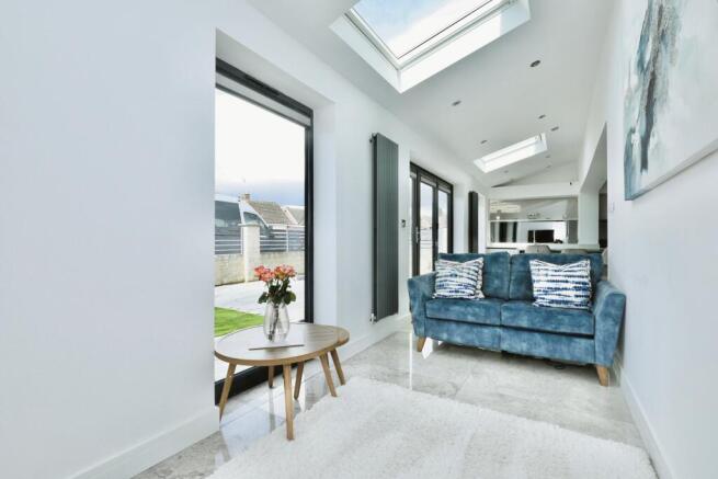 5 bed Detached for sale Image 4