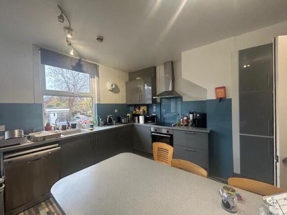 5 bed Terraced to rent Image 5